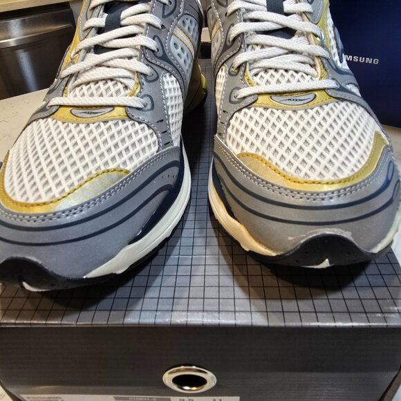 Saucony ProGrid Triumph 4 Fabricated Future S70831-2 Men's Size 10 NEW SNEAKERS - Picture 8 of 15